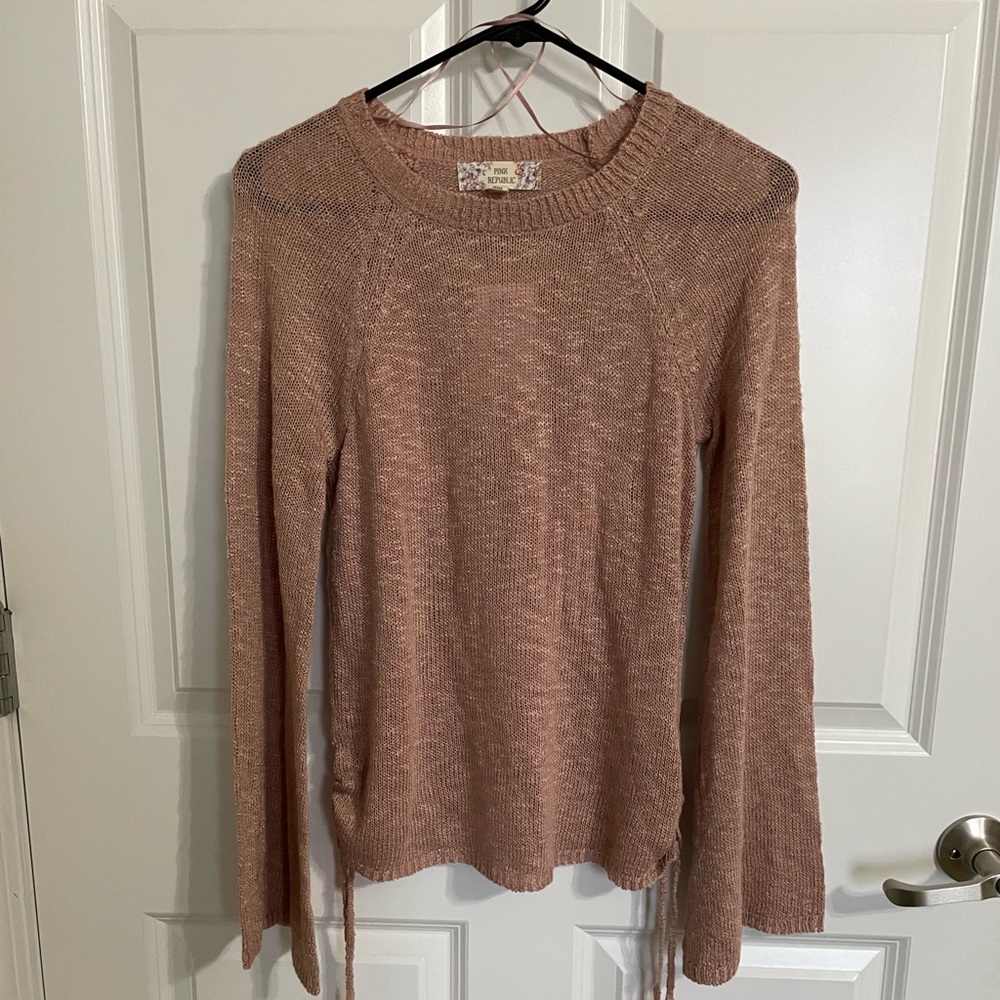 Blush/Mauve sweater NWT size small. Adjustable lace up sides and flared sleeves.